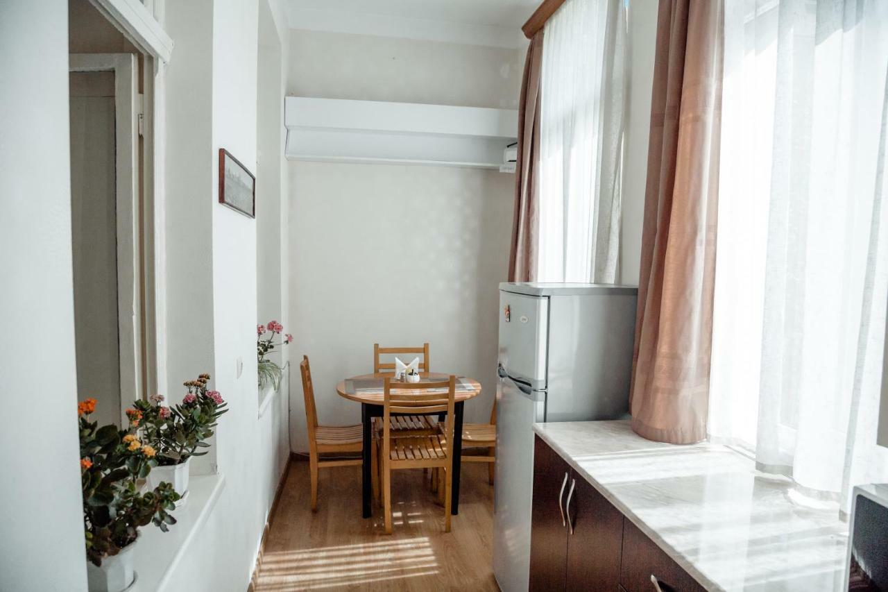 Tbilisi apartments. Тбилиси м2. 31 Toidze Apartment Тбилиси. Квартира темка 2 Тбилиси. Bella Apartment Tbilisi.